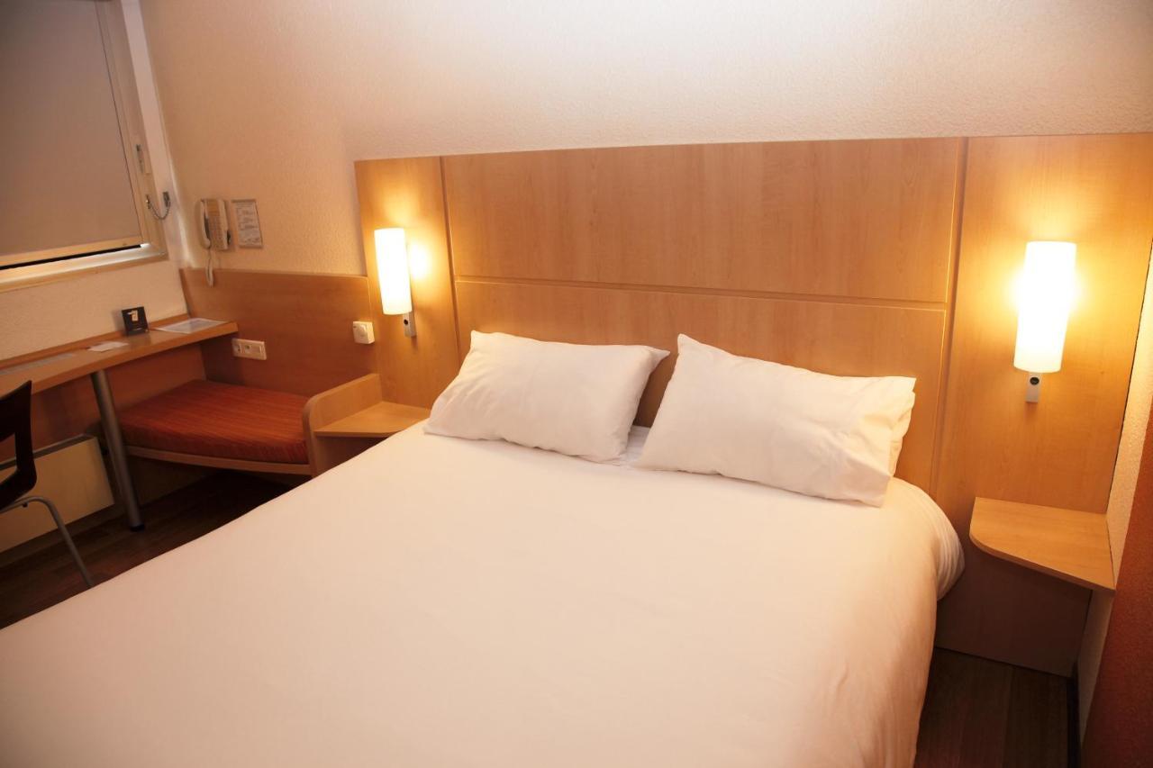 Ibis Les Etangs Des Moines Fourmies Exterior foto