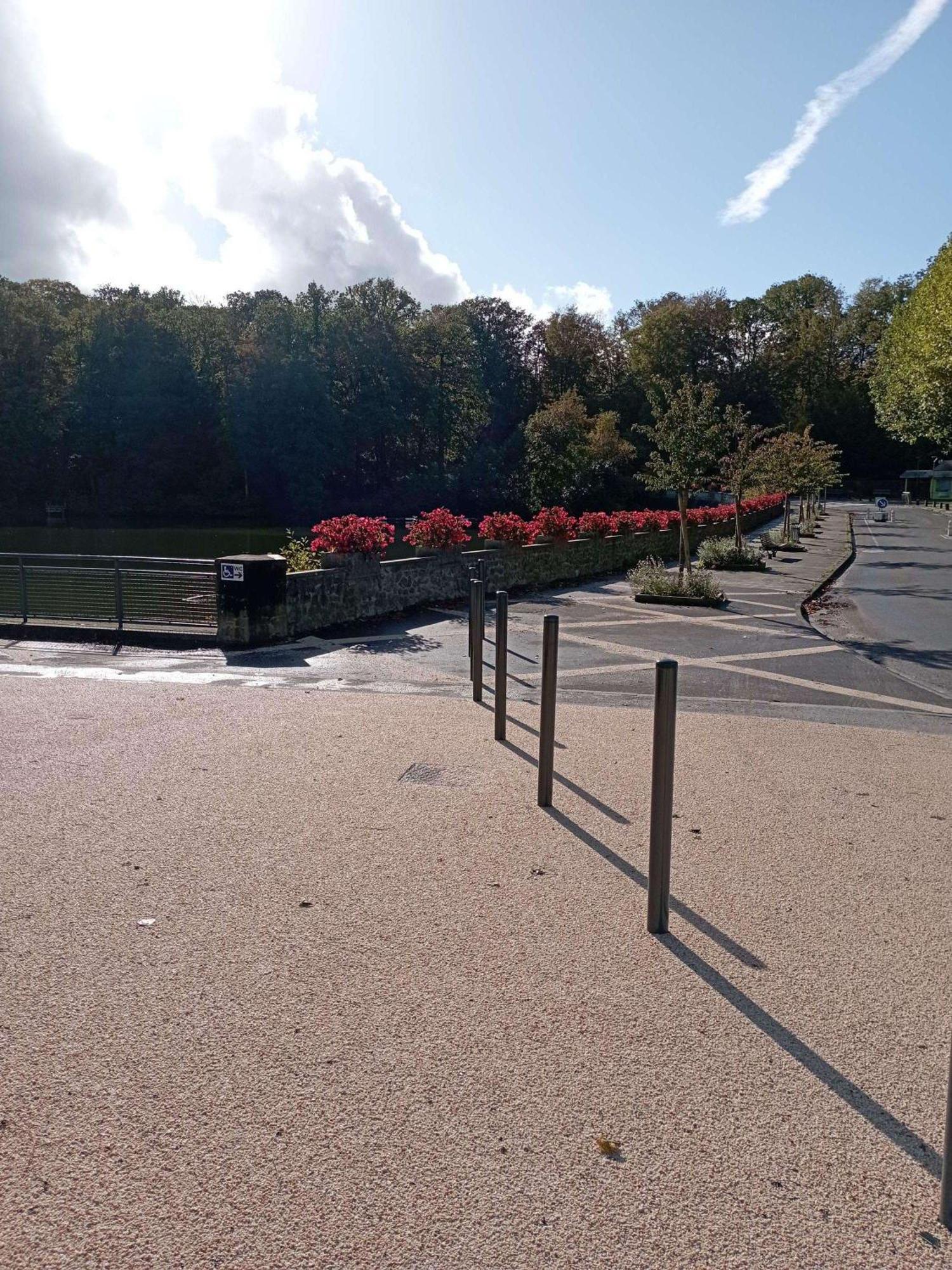 Ibis Les Etangs Des Moines Fourmies Exterior foto