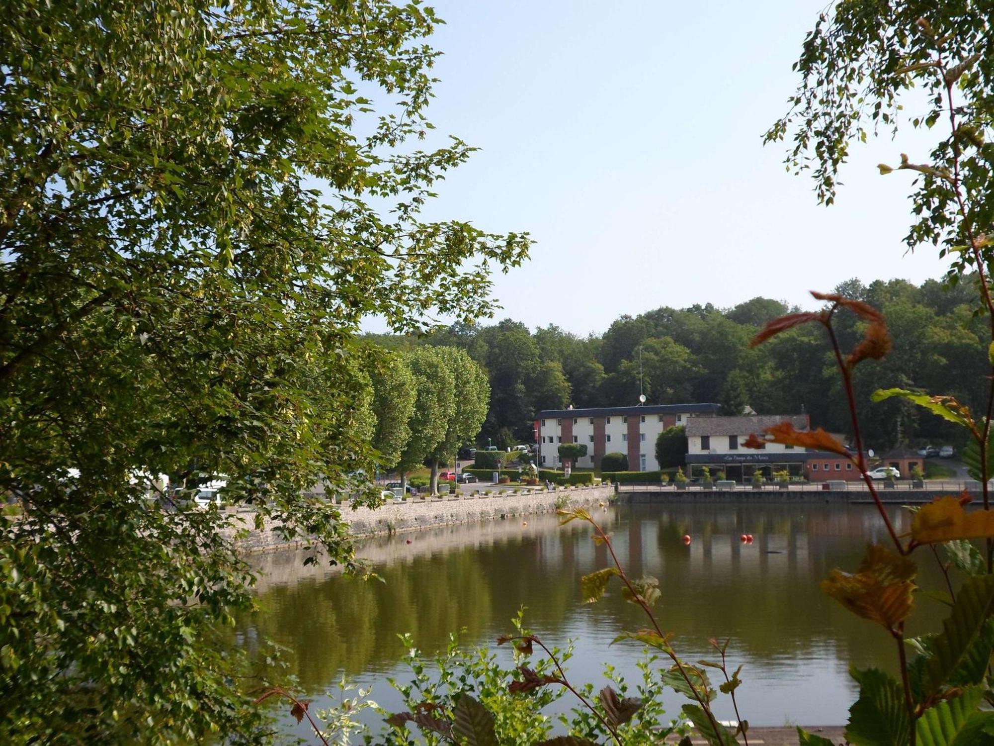 Ibis Les Etangs Des Moines Fourmies Exterior foto