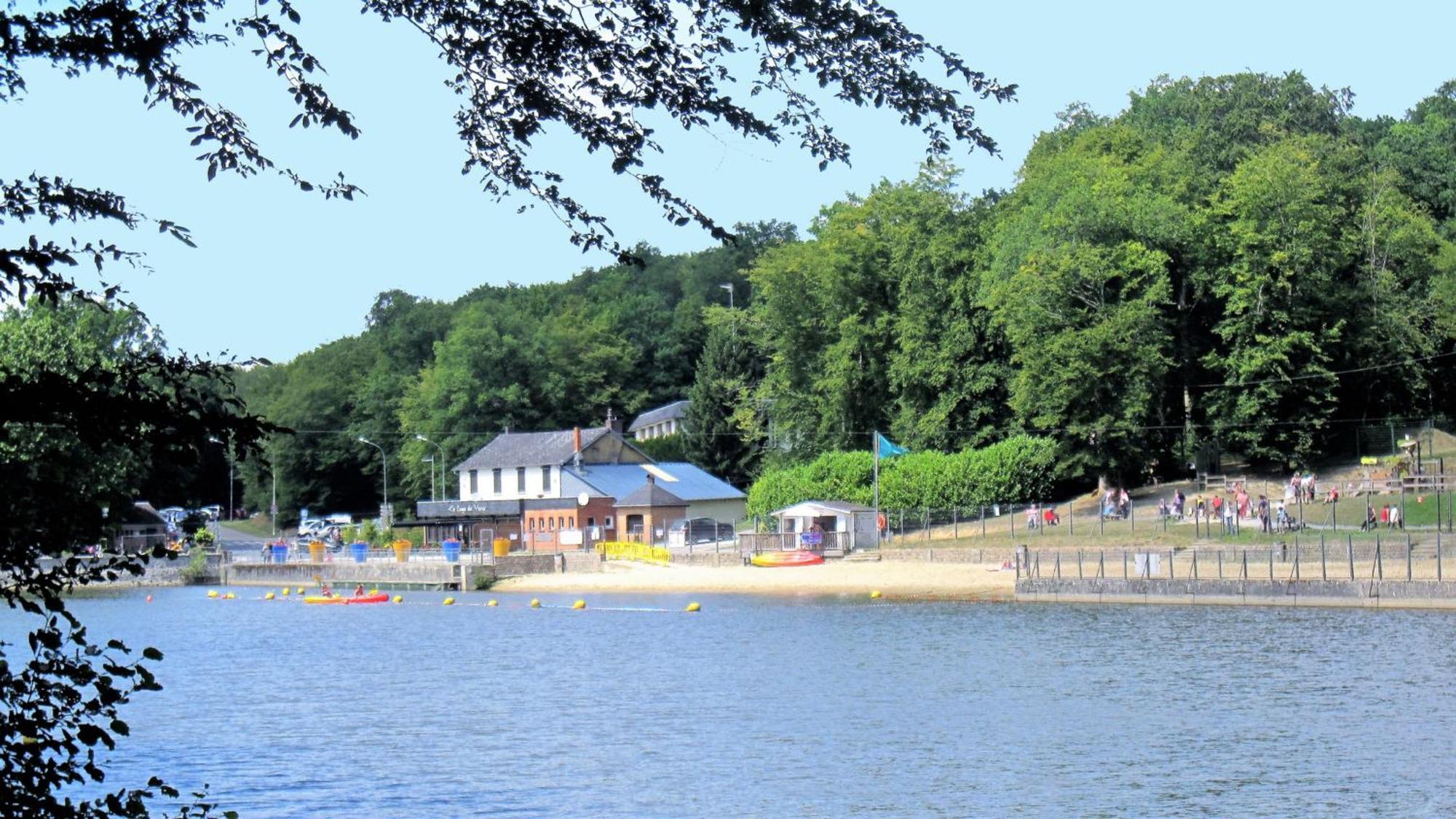 Ibis Les Etangs Des Moines Fourmies Exterior foto