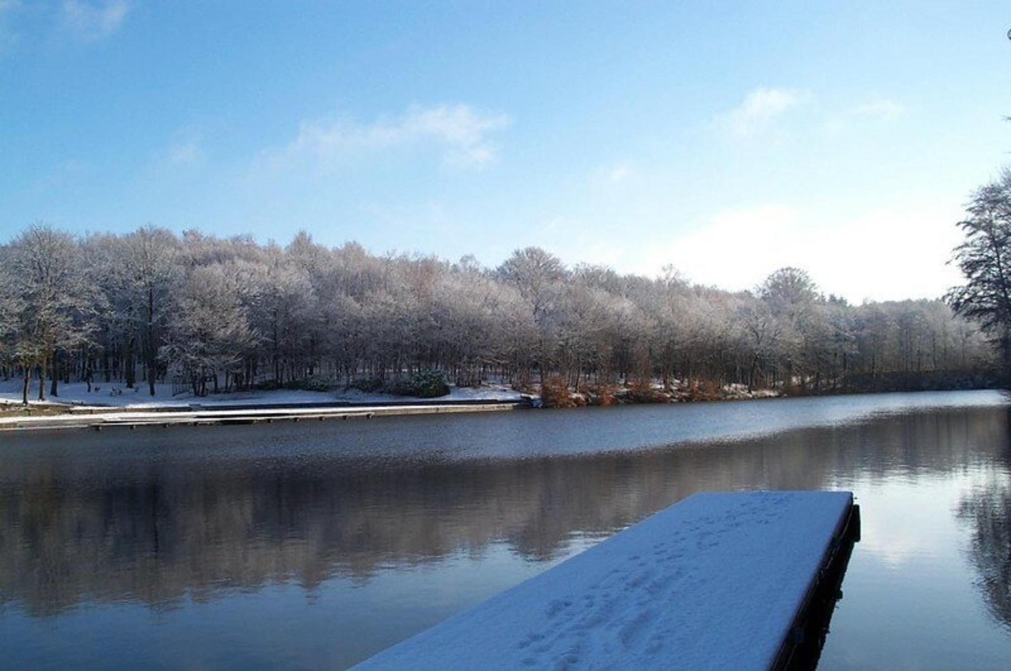 Ibis Les Etangs Des Moines Fourmies Exterior foto