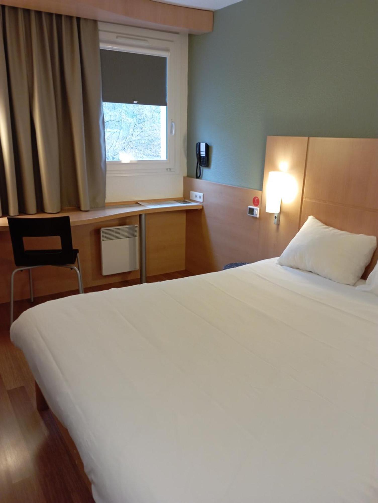 Ibis Les Etangs Des Moines Fourmies Exterior foto