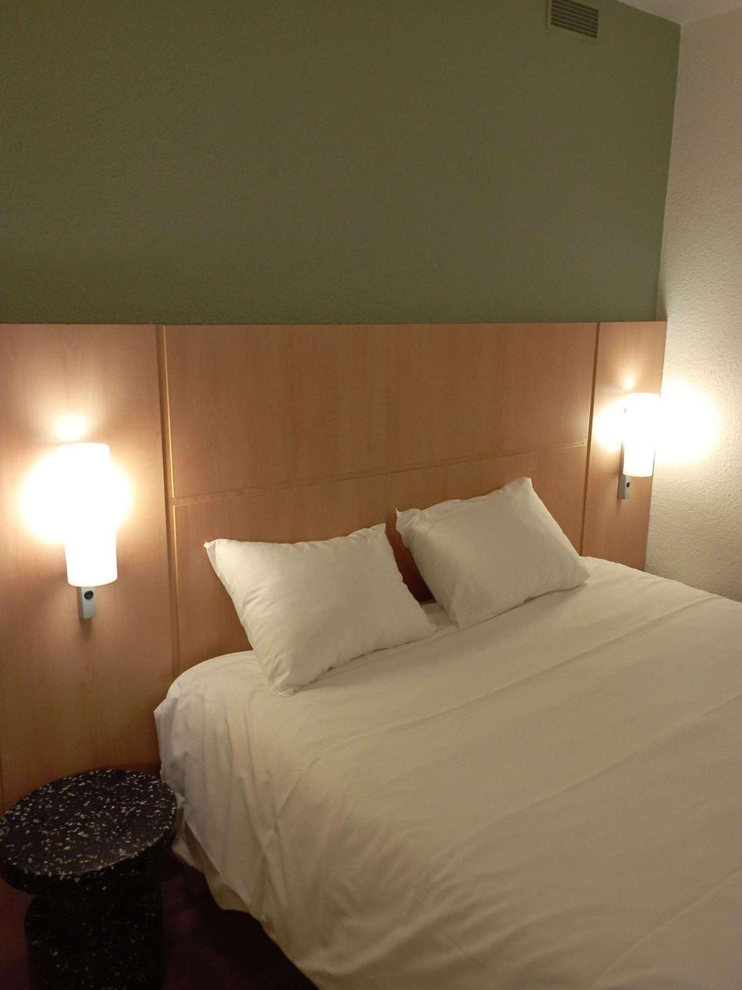 Ibis Les Etangs Des Moines Fourmies Exterior foto
