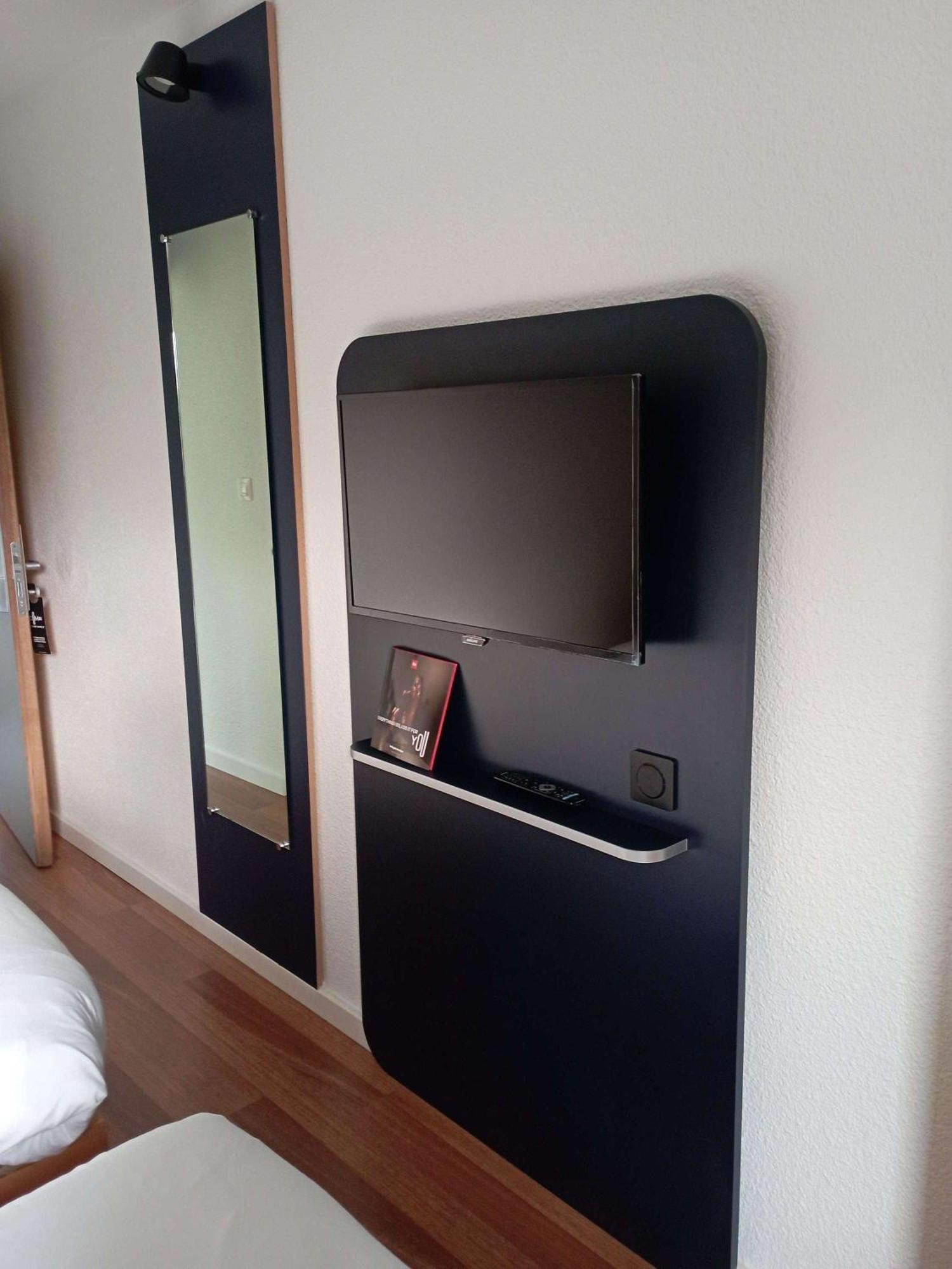 Ibis Les Etangs Des Moines Fourmies Exterior foto