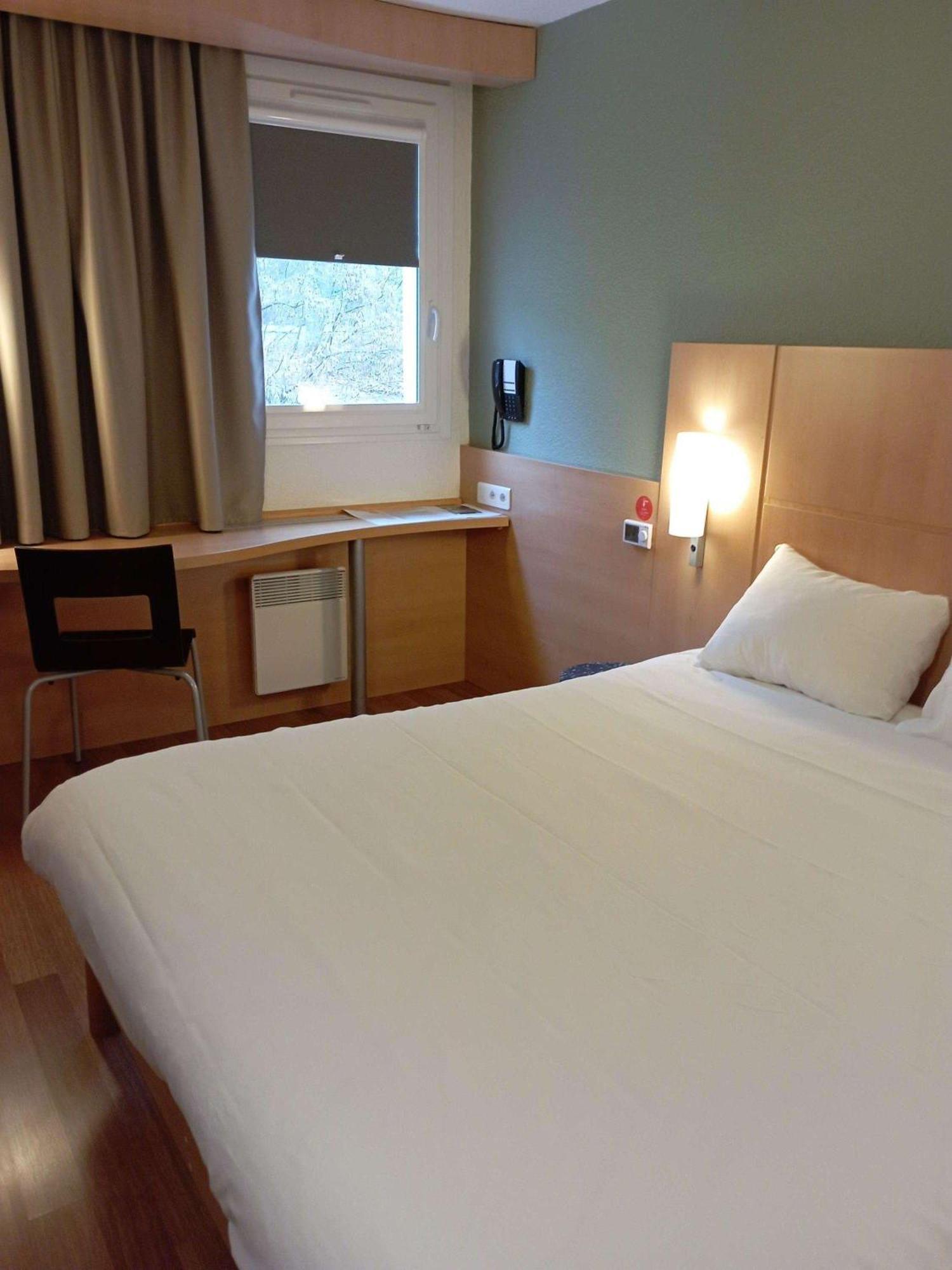 Ibis Les Etangs Des Moines Fourmies Exterior foto